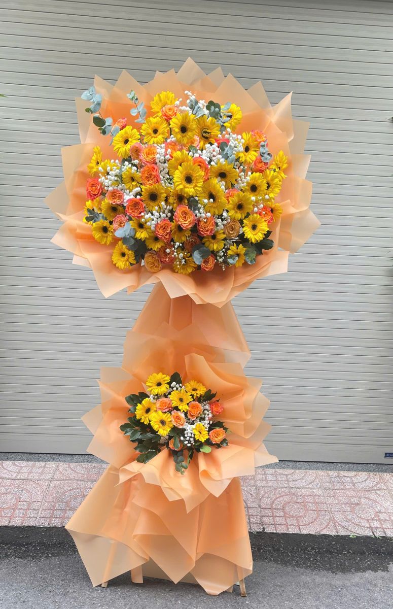 kệ hoa vàng tặng đồng nghiệp mang đầy ý nghĩa