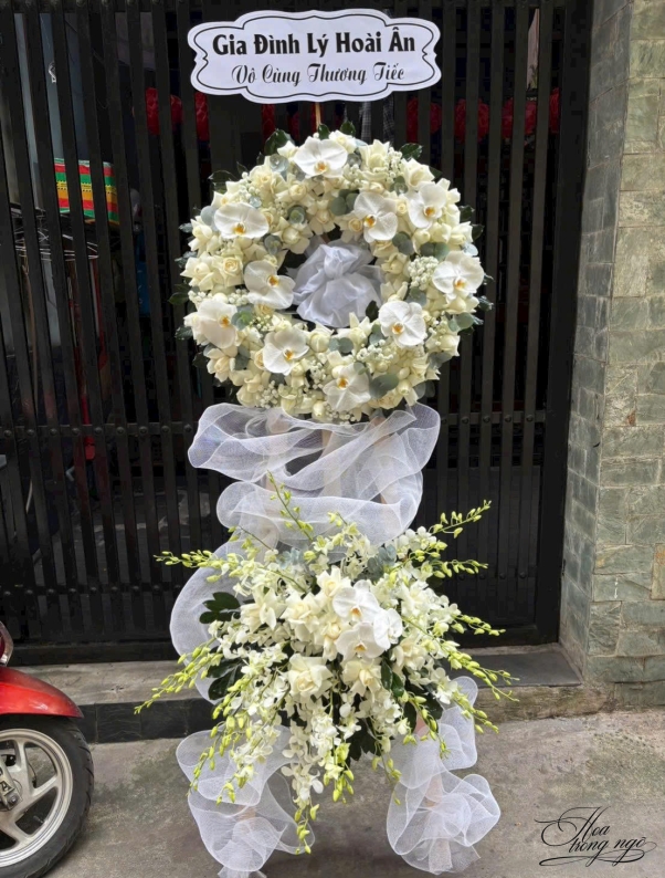 Kệ hoa Lời Tiễn