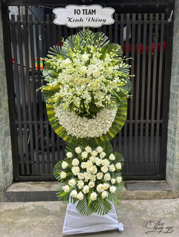 Kệ hoa Tĩnh Lặng
