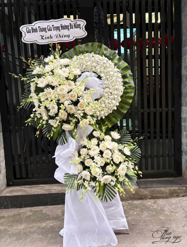Kệ hoa Hoài Niệm
