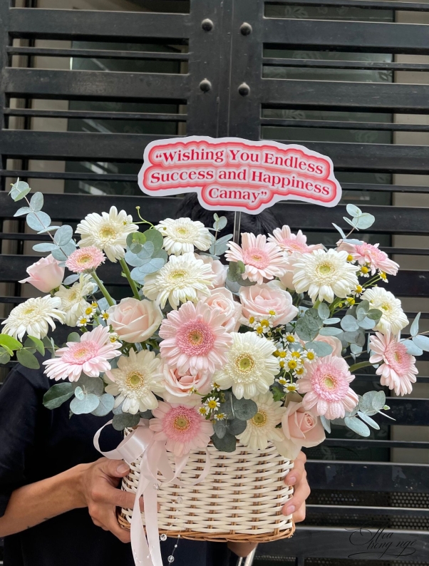 Nắng Chạm Cánh Hoa