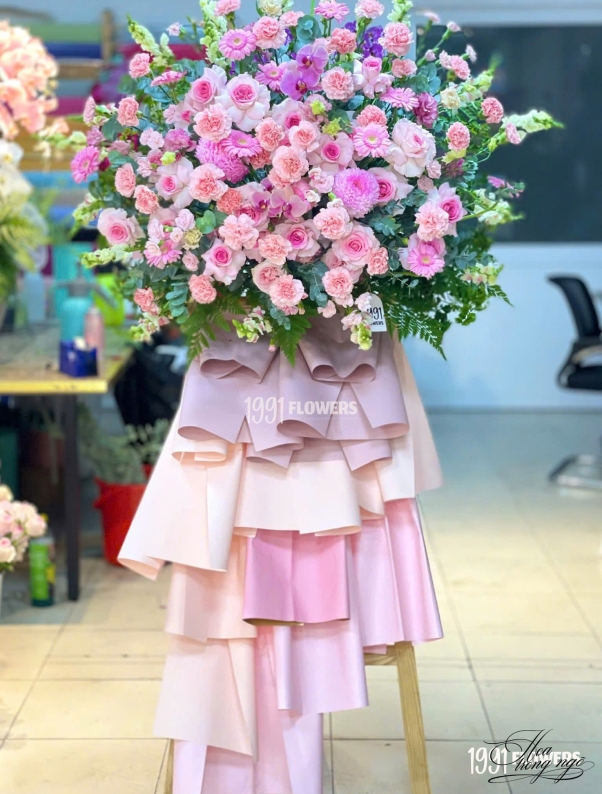 Kệ Hoa Vươn Xa